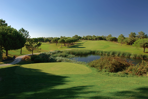 Algarve Golf Breaks – Take your clubs for FREE with Ryanair
