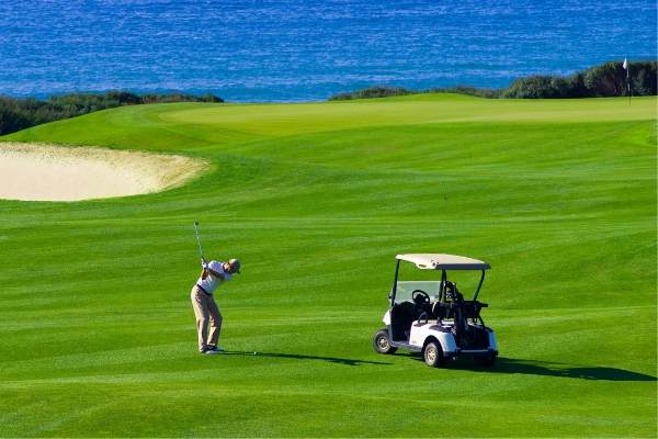 Top 4 Reasons To Use a Golf Buggy